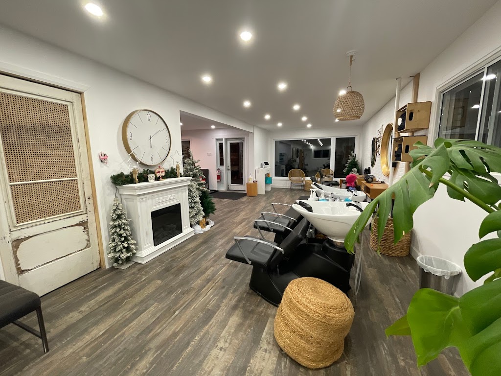 Le Blanco - Salon Fines Lames & Barbershop | 524 Rue Labelle, Mont-Tremblant, QC J8E 3H2, Canada | Phone: (819) 425-7277