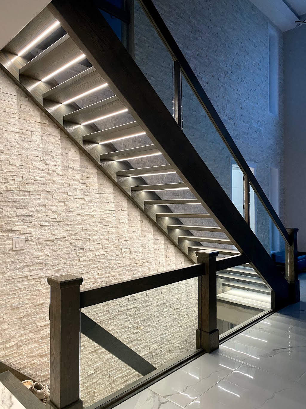 The Stair Guys Inc. | 15 Grand Ave, Kitchener, ON N2K 1B2, Canada | Phone: (519) 743-4747