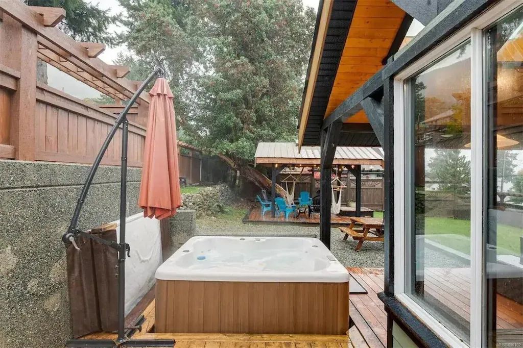 Cowichan Lake Cottages | 10659 Youbou Rd, Youbou, BC V0R 3E1, Canada | Phone: (250) 301-5984