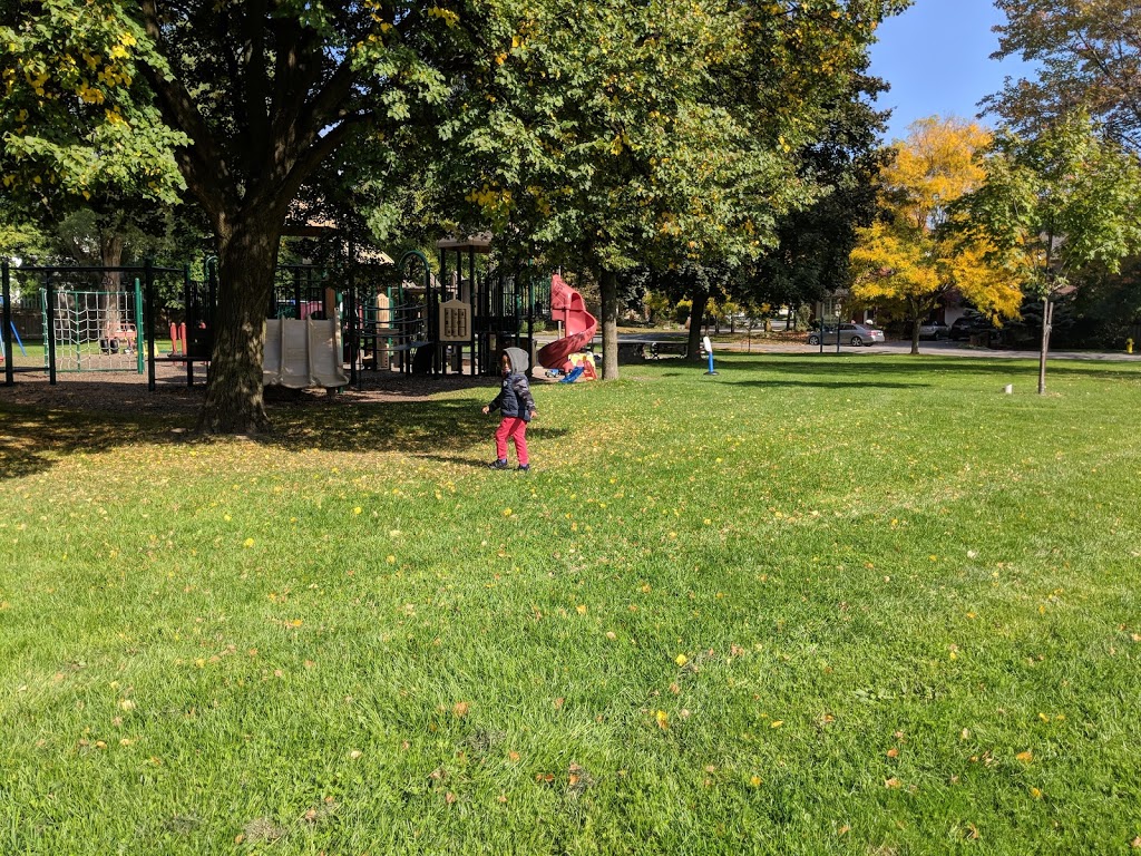 Chestnut Hills Park | Chestnut Hills Park, 32 Chestnut Hills Pkwy, Etobicoke, ON M9A 3K5, Canada | Phone: (416) 338-4386