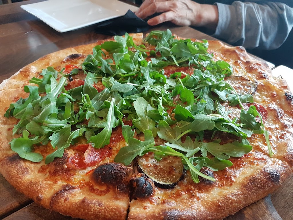 The Boot Social Pizzeria | 579 Kerr St, Oakville, ON L6K 3E1, Canada | Phone: (905) 339-3139