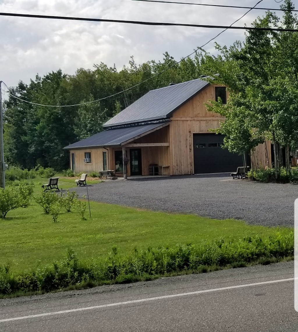 Domaine de la Groseille | 2536 Rue Papineau, Lourdes-de-Joliette, QC J0K 1K0, Canada | Phone: (450) 760-5994