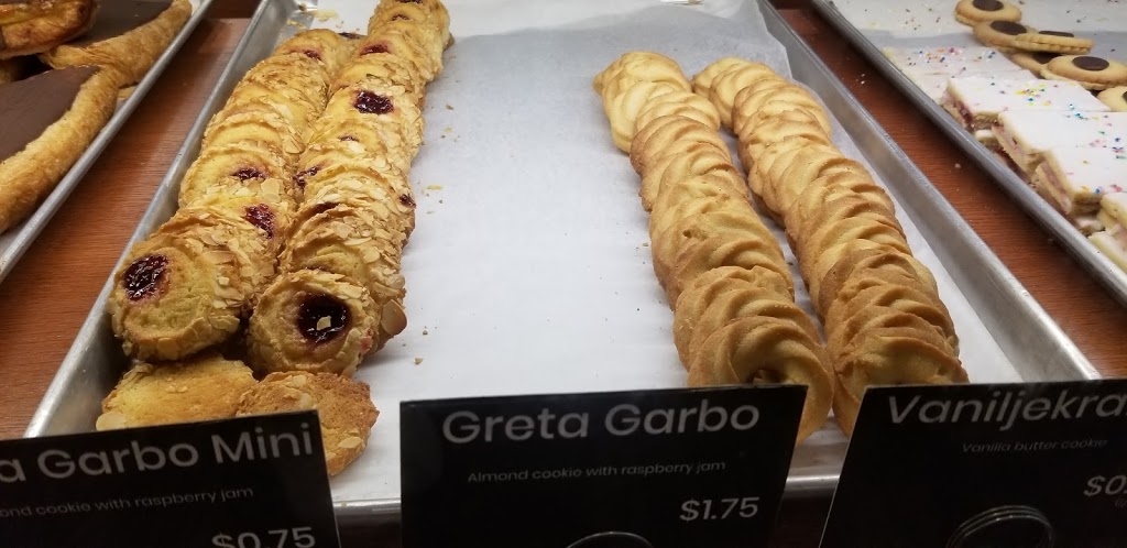 Danish Pastry House | 17600 Yonge St, Newmarket, ON L3Y 4Z1, Canada | Phone: (905) 828-1777