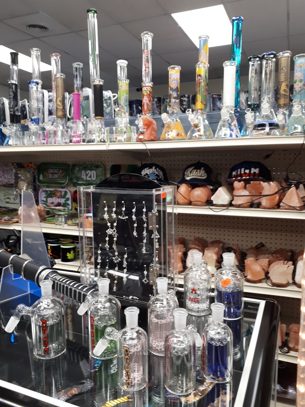 Listowel Variety | 115 Argyle Ave N, Listowel, ON N4W 1N5, Canada | Phone: (519) 418-2400