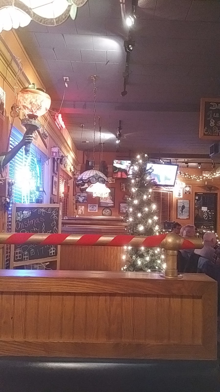 Moes Tap & Wings | 190 Main St E, Port Colborne, ON L3K 1S6, Canada | Phone: (905) 835-1963