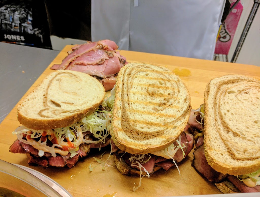 East Meats West Halal | 2399 Cawthra Rd, Mississauga, ON L5A 2W9, Canada | Phone: (905) 279-0361