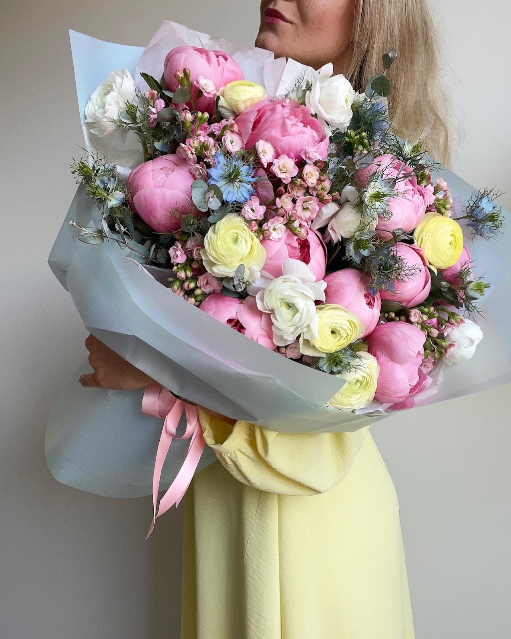 Royal Tulip Flowers | 523 6a St NE, Calgary, AB T2E 4A8, Canada | Phone: (403) 919-0138