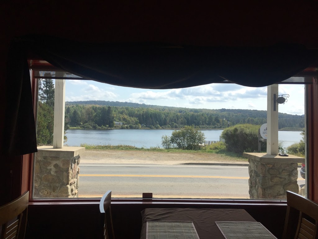 Prince Hotel | 217 Rue Amherst, Amherst, QC J0T 2L0, Canada | Phone: (819) 687-9952