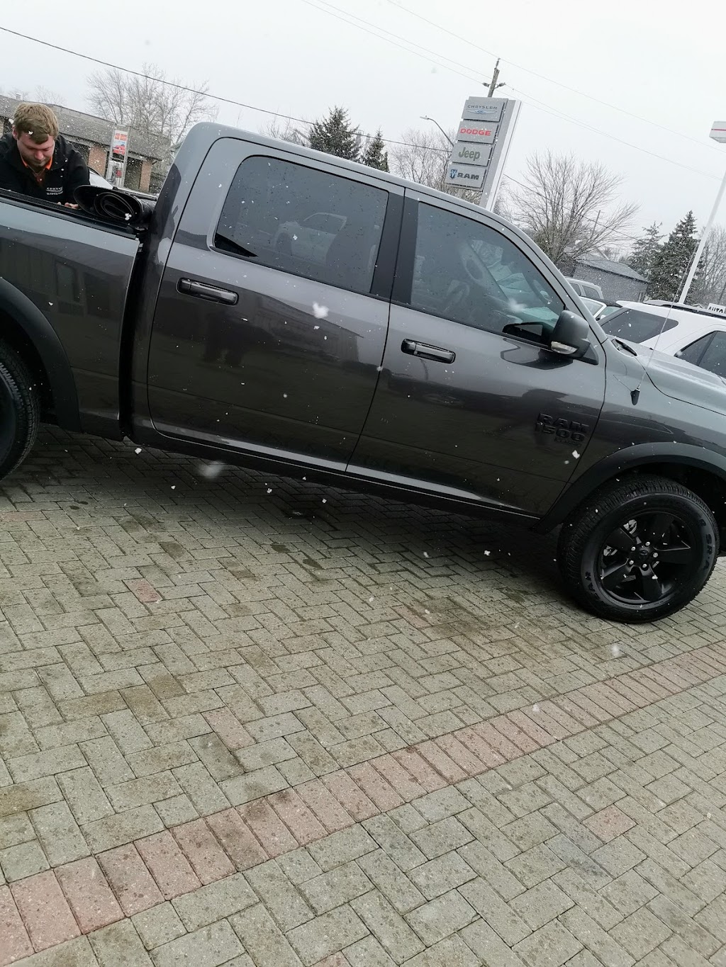 Blenheim Chrysler Limited | 15 Story St, Blenheim, ON N0P 1A0, Canada | Phone: (519) 676-8131
