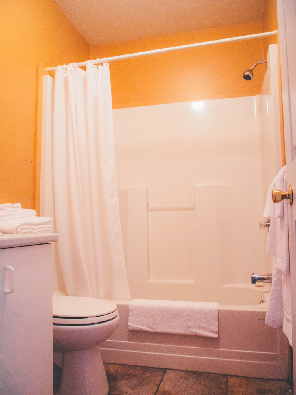 Chalets Parlee Beach | 642 Main St, Shediac, NB E4P 2H3, Canada | Phone: (506) 532-5339