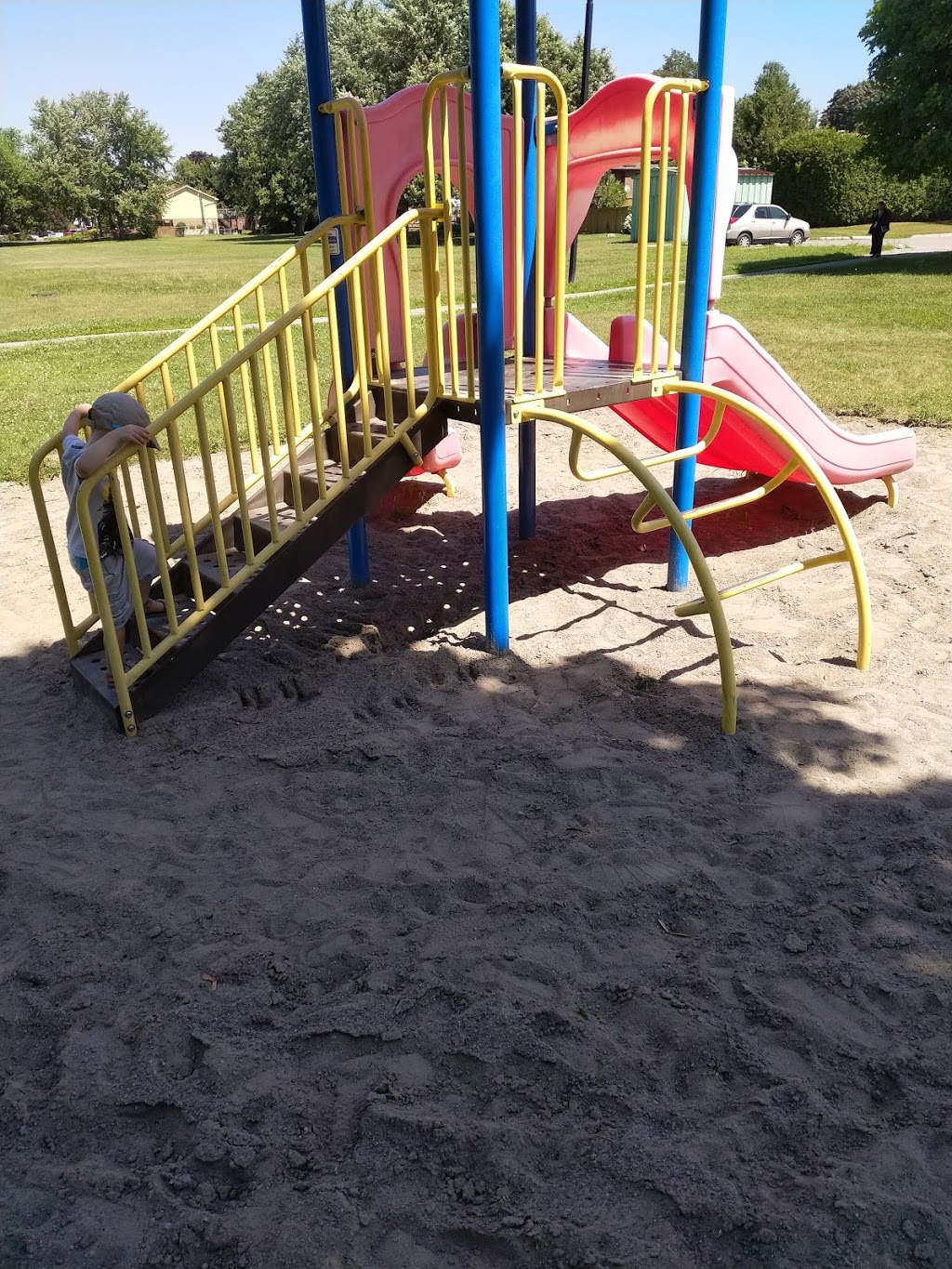 Dundee Park | 6S6, 700 Dundee Ave, Oshawa, ON L1J 5W2, Canada | Phone: (905) 436-3311