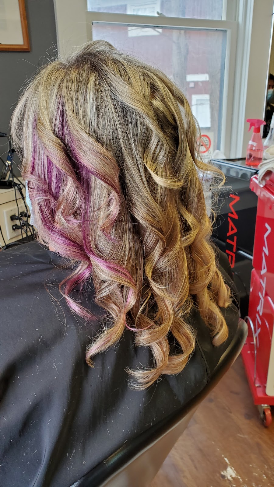 Salon 2000 | 200 Oak St, Stayner, ON L0M 1S0, Canada | Phone: (705) 428-2000