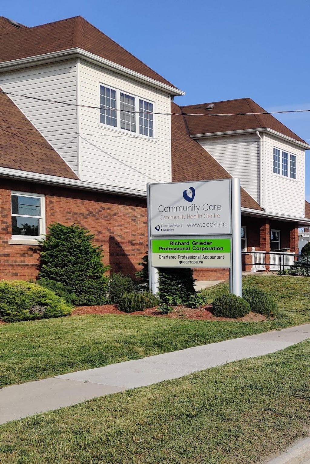 Community care center Lindsay | 108 Angeline St S, Lindsay, ON K9V 2N8, Canada | Phone: (705) 324-7323