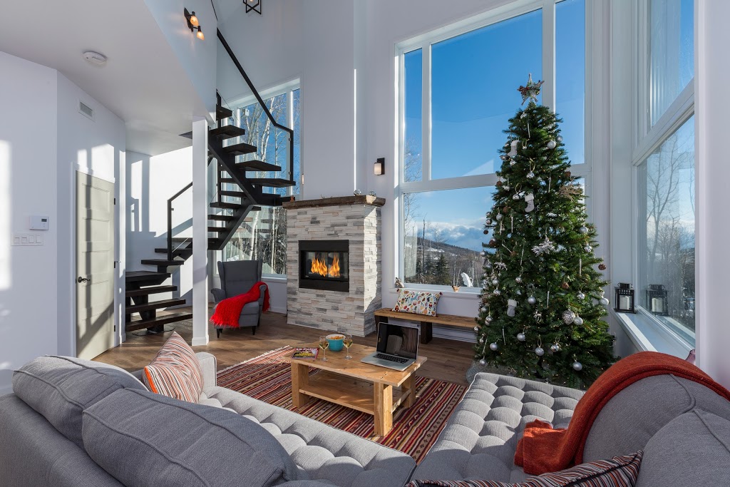 Chalet Equinox | 17 Chemin Gabrielle Roy, Petite-Rivière-Saint-François, QC G0A 2L0, Canada | Phone: (833) 354-6659