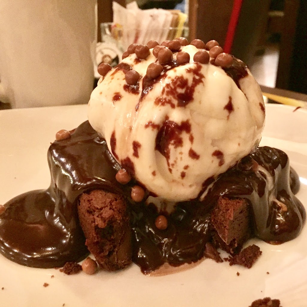 Rôtisserie St-Hubert | 950 Rue Principale E, Sainte-Agathe-des-Monts, QC J8C 1L6, Canada | Phone: (819) 326-6655