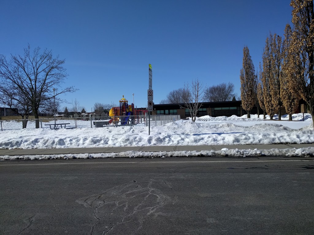 École Le Petit-Bonheur | 80F X GARNEAU RUE, Beloeil, QC J3G 3G4, Canada | Phone: (450) 467-9932