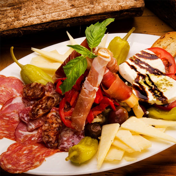 Johnny Roccos Italian Grill | 6889 Lundys Ln, Niagara Falls, ON L2G 1V7, Canada | Phone: (905) 358-0004