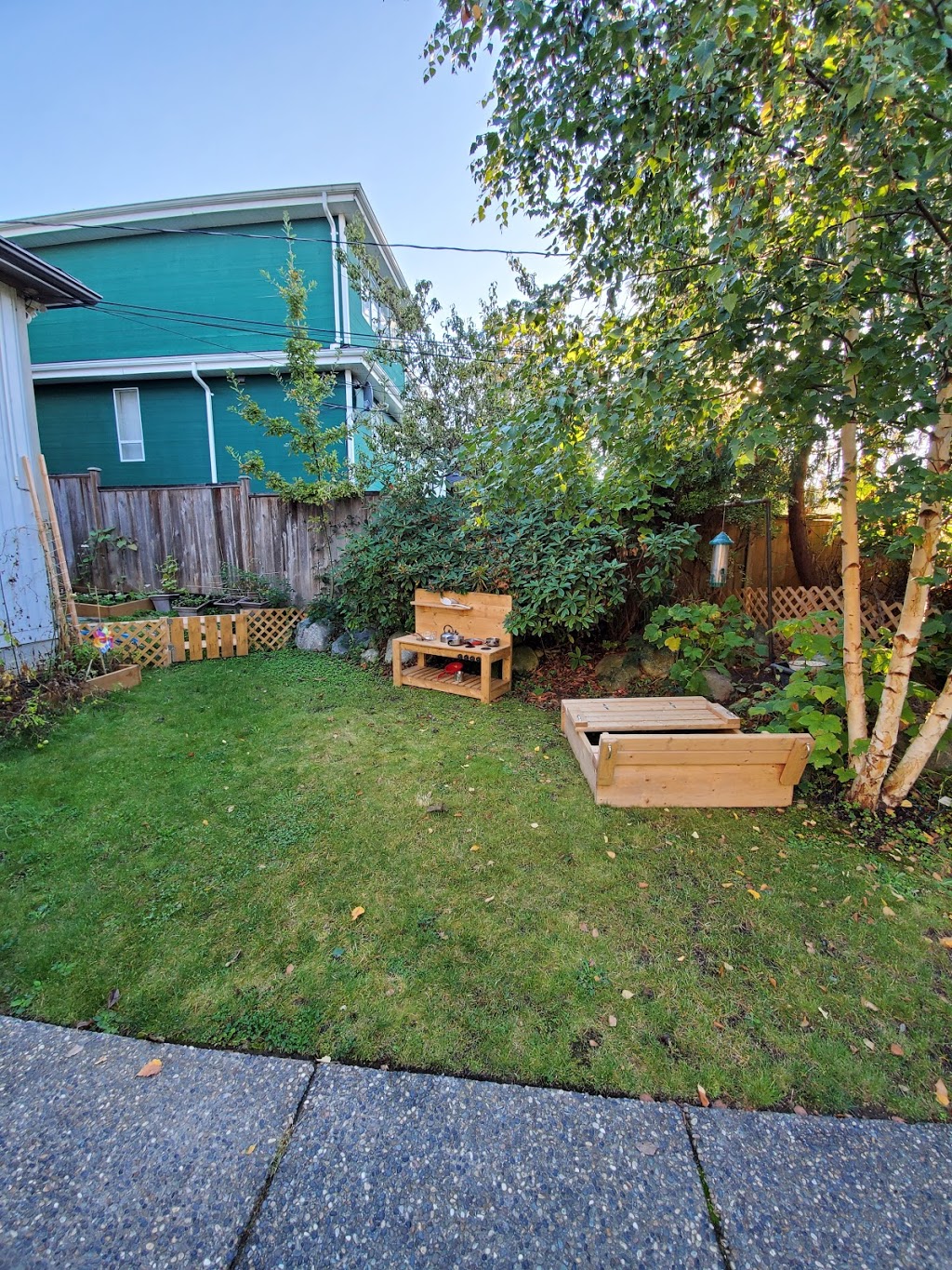 Guppies Playhouse Mutliage Childcare | 3856 west 35th Avenue, Dunbar St, Vancouver, BC V6N 2N9, Canada | Phone: (778) 378-8470