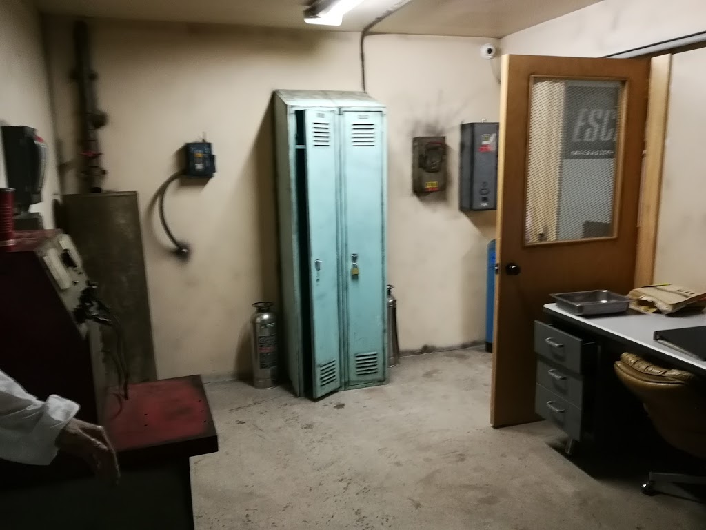 Falls Escape | 9387 Lundys Ln, Niagara Falls, ON L2E 6S4, Canada | Phone: (844) 403-7227