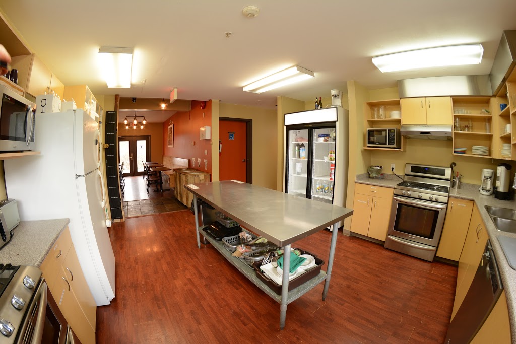 Squamish Adventure Inn & Hostel | 38220 BC-99, Squamish, BC V8B 0A5, Canada | Phone: (604) 892-9240