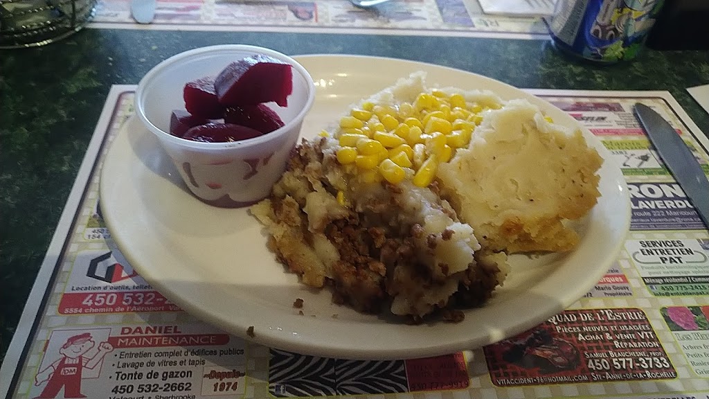 Restaurant Ste-Anne | 125 Rue Principale O, Sainte-Anne-de-la-Rochelle, QC J0E 2B0, Canada | Phone: (450) 539-5965
