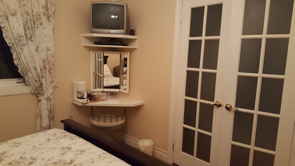 Gite Chez Nathalie-Ann | 13 Rue Dubeau, Lac-Sainte-Marie, QC J0X 1Z0, Canada | Phone: (819) 467-4502