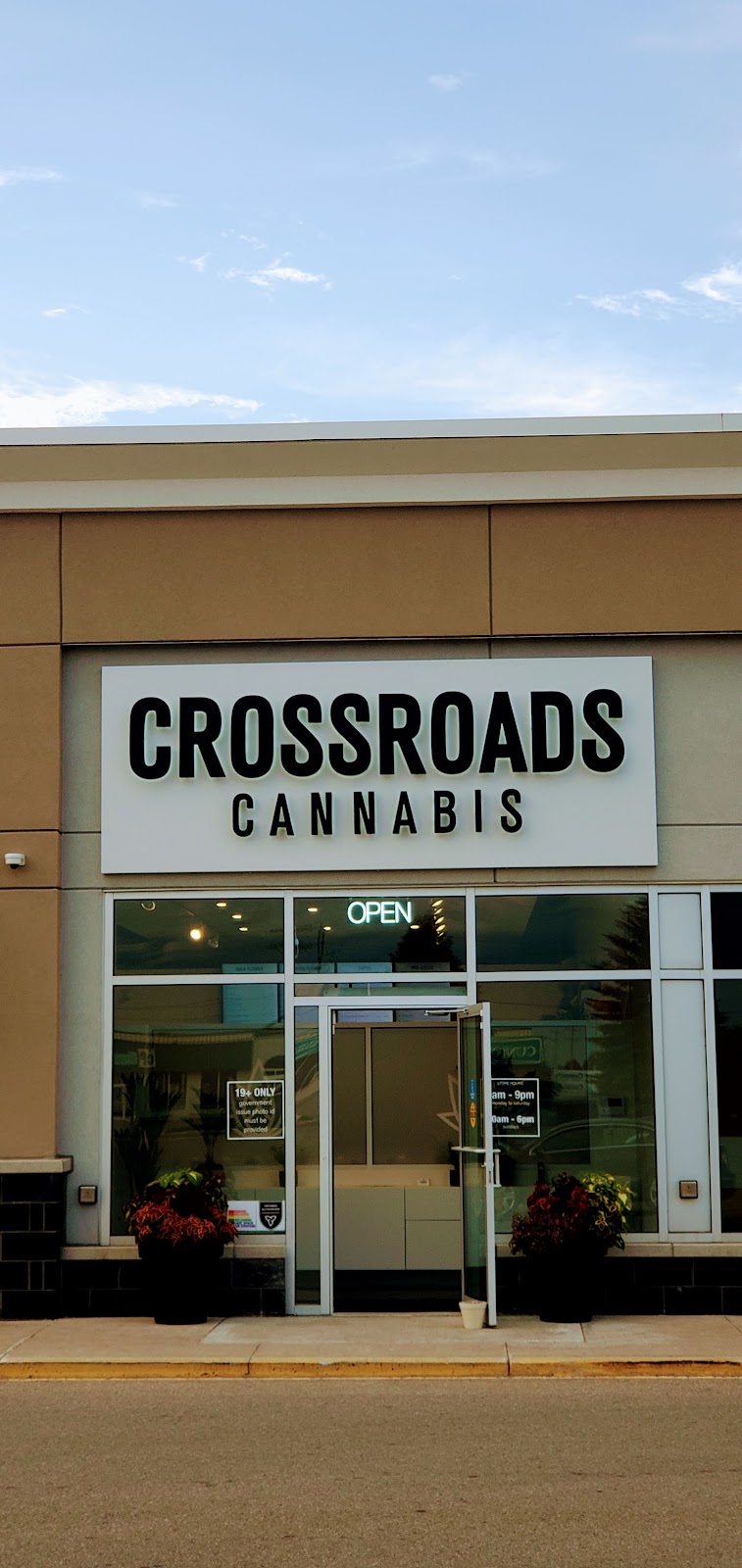 Crossroads Cannabis Hanover | 880 10th St #105, Hanover, ON N4N 1S3, Canada | Phone: (519) 506-4420