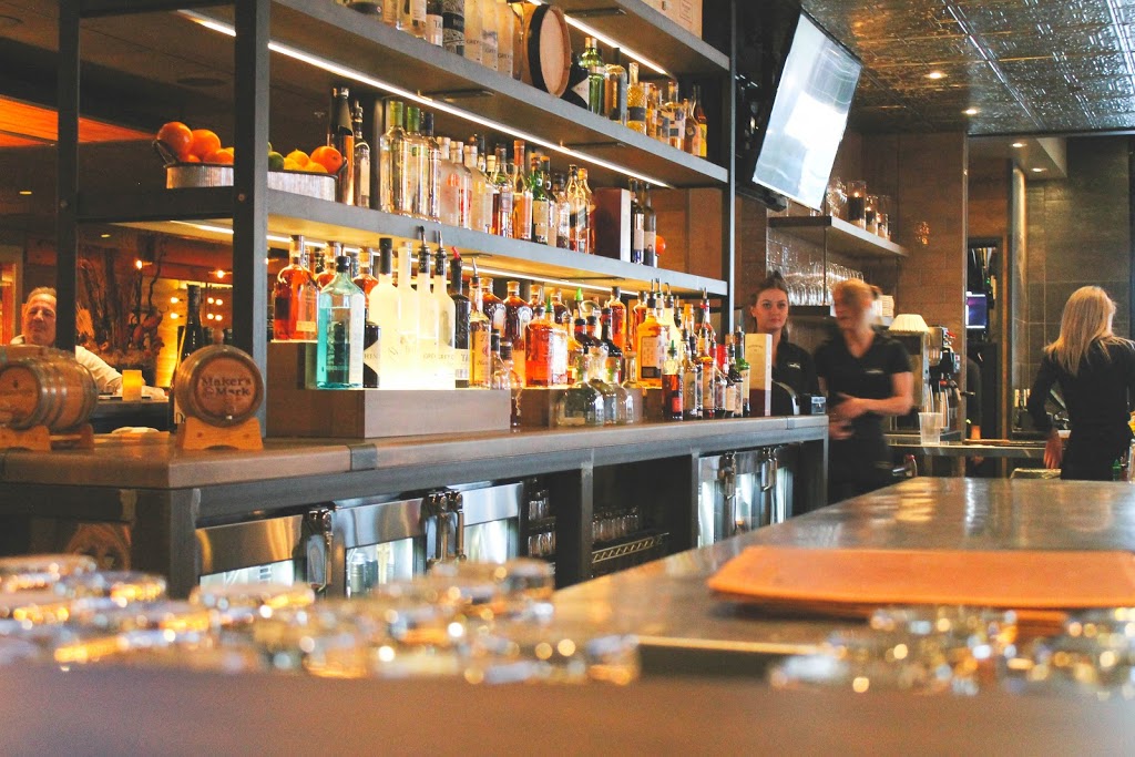 Martinis Bar & Patio | 2980 King St E, Kitchener, ON N2A 1A9, Canada | Phone: (519) 893-6570