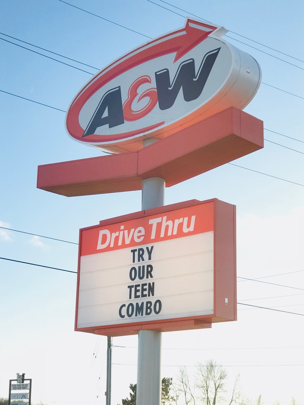 A&W Canada | 1040 OBrien Rd, Renfrew, ON K7V 3Z4, Canada | Phone: (613) 432-6262