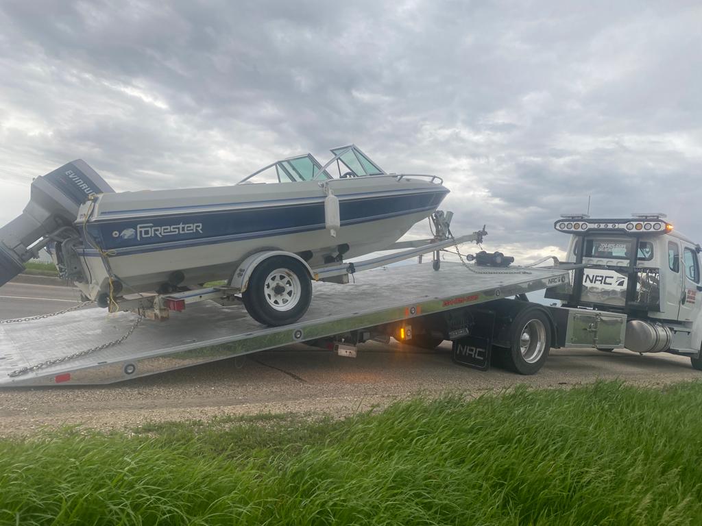 OnTime Tilt-N-Tow Inc | 1916 Brookside Blvd, Winnipeg, MB R3C 2E6, Canada | Phone: (204) 805-6689