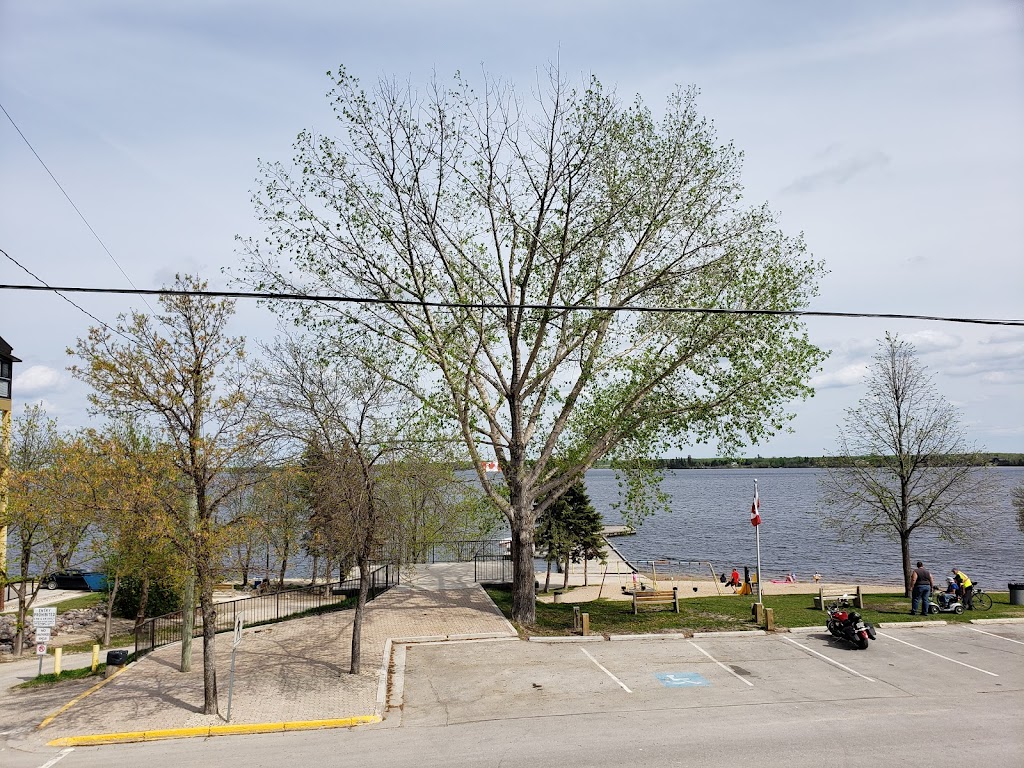 The Lakeview Inn | 57 Park Ave, Lac du Bonnet, MB R0E 1A0, Canada | Phone: (204) 345-8661