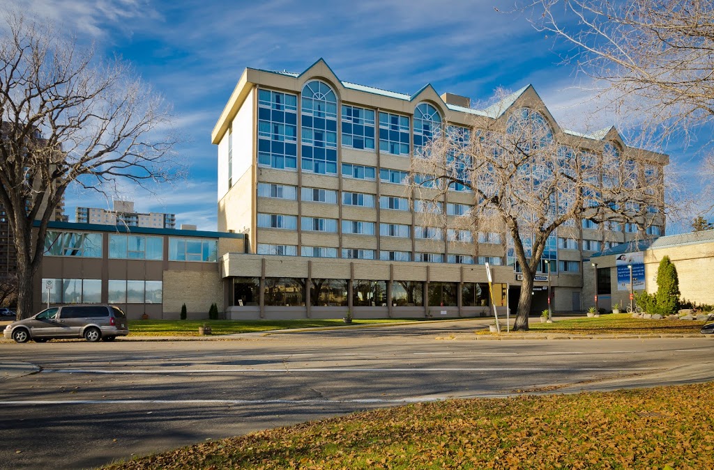 Four Seasons Restaurant & Lounge | 924 Spadina Crescent E, Saskatoon, SK S7K 3H5, Canada | Phone: (306) 667-6064