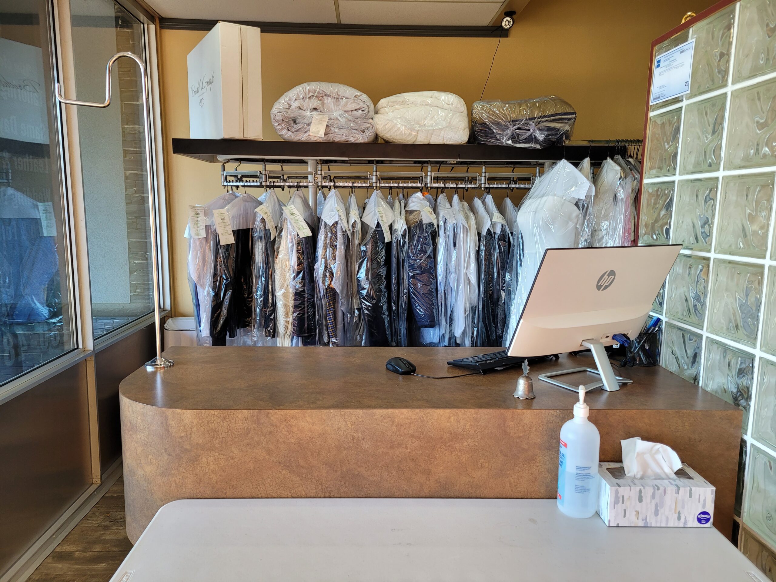 Valleyview Drycleaners &  Tailors | laundry | 9108D 142 St NW, Edmonton, AB T5R 0M7, Canada | 7804860457 OR +1 780-486-0457