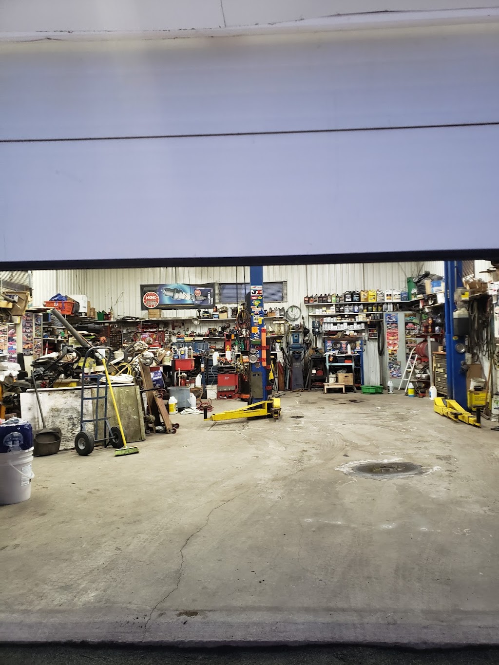 Monsieur tracteur | 1030 Chem. Saint-Dominique, Les Cèdres, QC J7T 1P4, Canada | Phone: (450) 567-9047