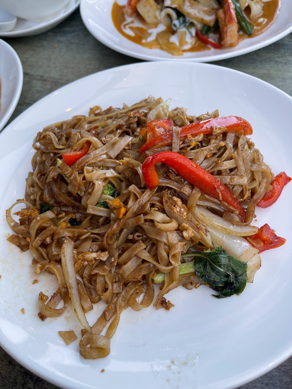 Baan Thai Wok & Bar | 3031 Merchant Wy unit 117, Langford, BC V9B 3Y7, Canada | Phone: (250) 483-3737