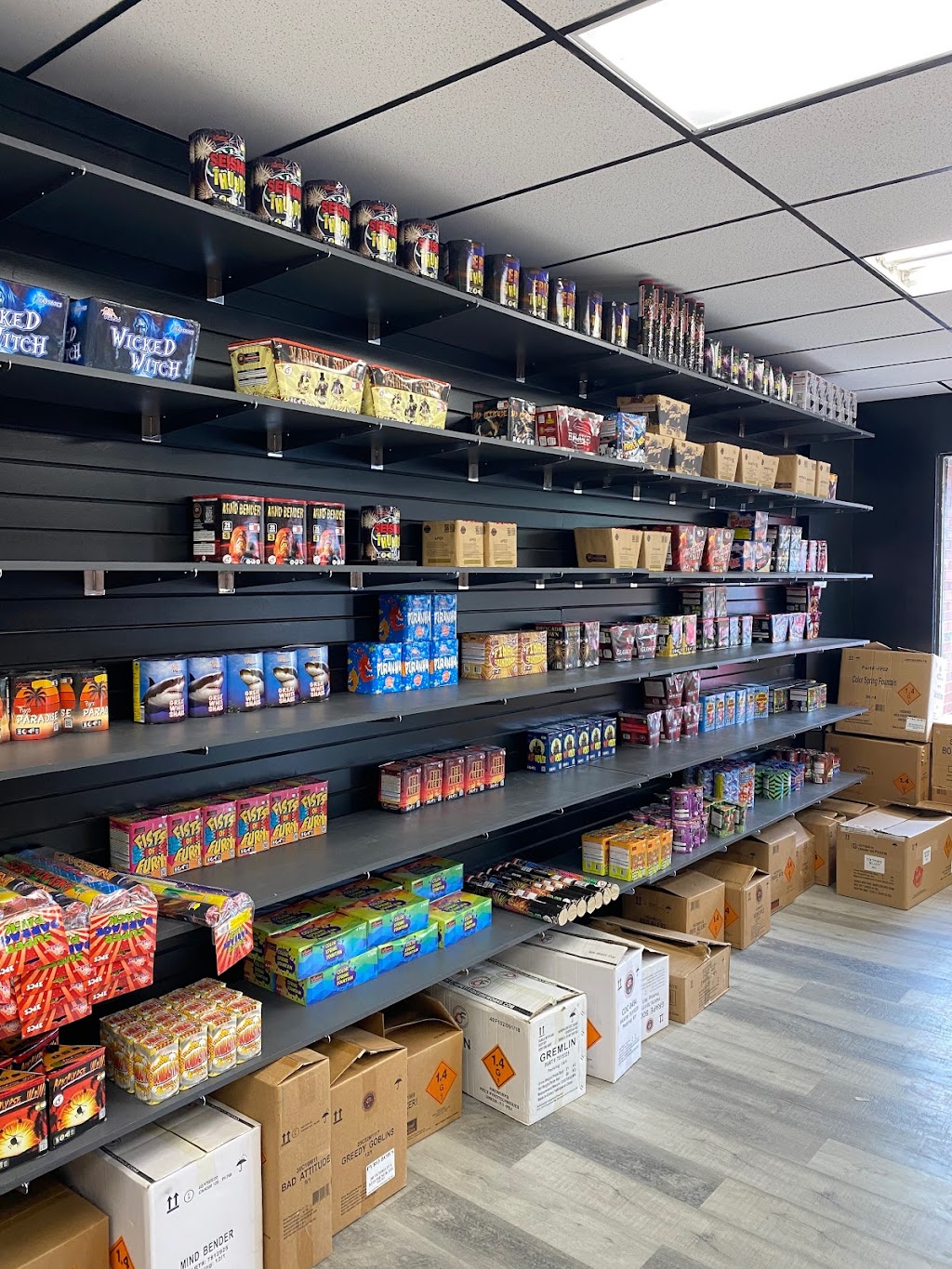 PyroBobs Fireworks | 280 Victoria St N, Kitchener, ON N2H 5E2, Canada | Phone: (519) 589-0907