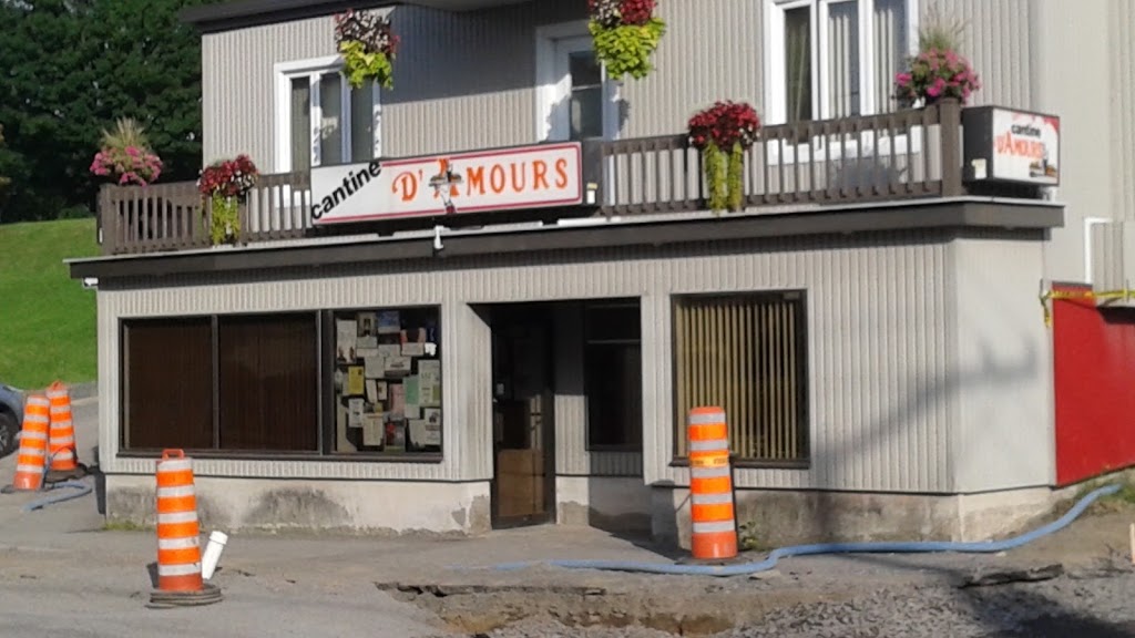 Cantine DAmours | 66 Rue Notre Dame E, Trois-Pistoles, QC G0L 4K0, Canada | Phone: (418) 851-3337