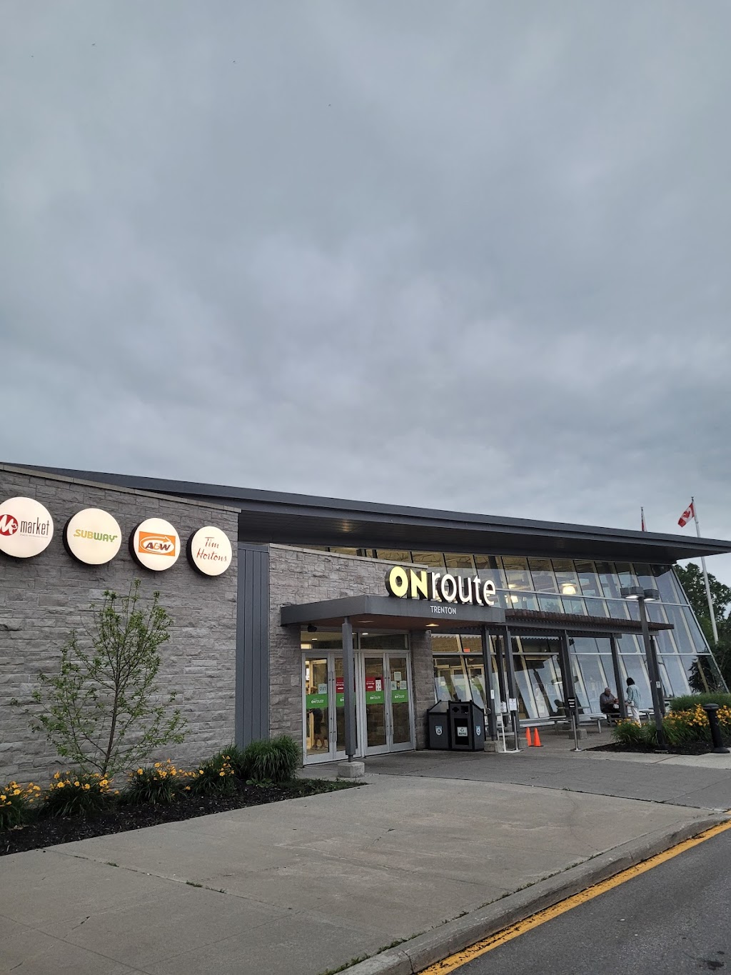 ONroute Trenton South | 17277 Hwy 401 Eastbound, Brighton, ON K0K 1H0, Canada | Phone: (613) 394-6744
