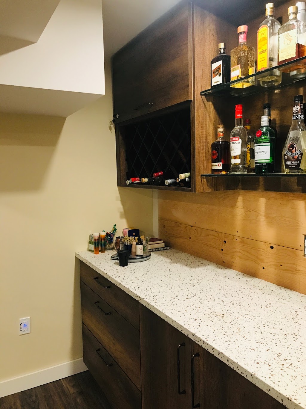 Liv-Instyle Cabinets | 105 Marquis Ct #212, Saskatoon, SK S7P 0C4, Canada | Phone: (306) 242-0800