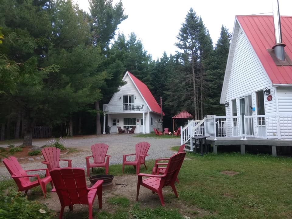 Chalets - Camping - Spa- "Pignons rouges" | 178 Chemin Beauchesne, Saint-Romain, Quebec, QC G0Y 1L0, Canada | Phone: (418) 486-2811