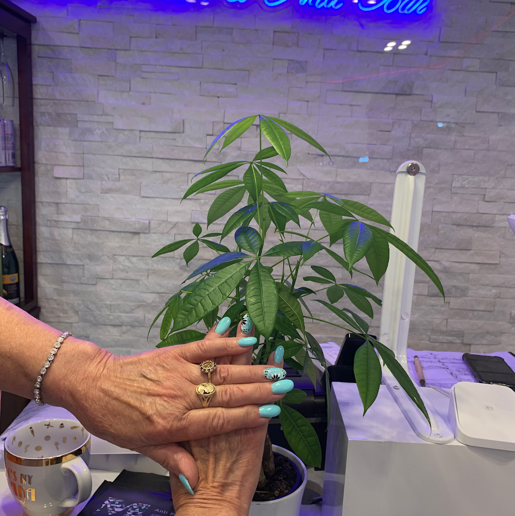 iBrowz Zone & Nail Bar | 559 Lakeshore Rd E, Mississauga, ON L5G 0A8, Canada | Phone: (905) 274-6666