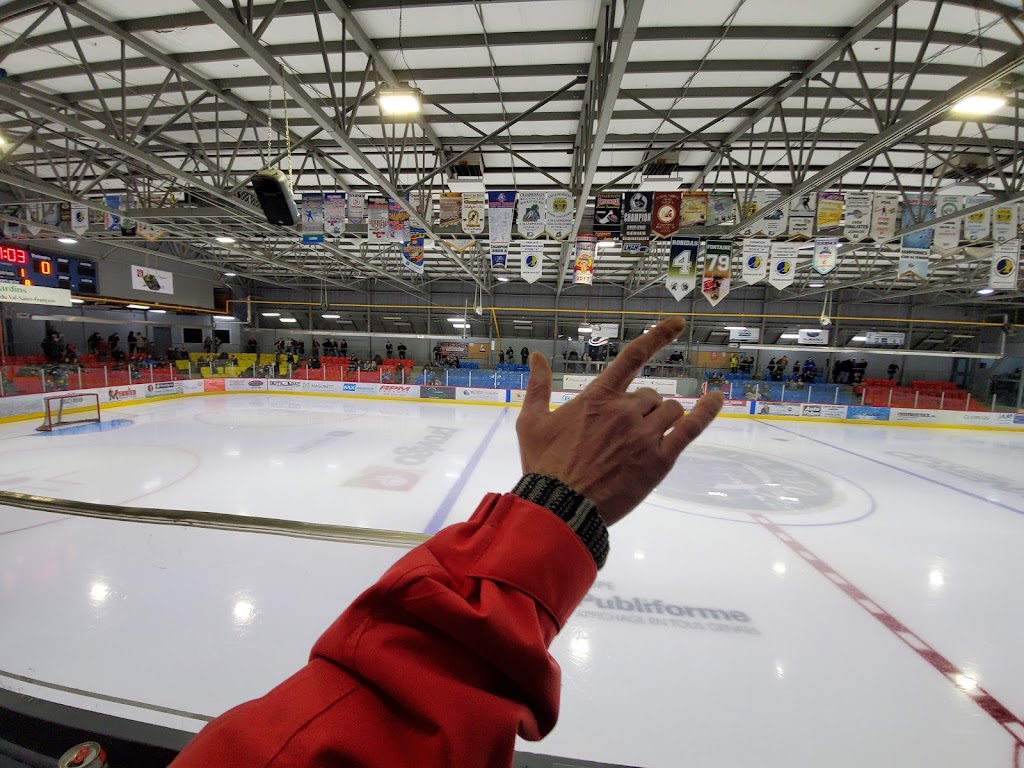 Windsor Arena | 250 Rue Georges-Guilbault, Windsor, QC J1S 1M8, Canada | Phone: (819) 845-7888