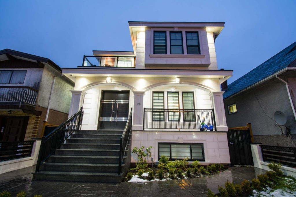 Blue Streak Homes | 535 E 56th Ave, Vancouver, BC V5X 1R6, Canada | Phone: (778) 926-6465