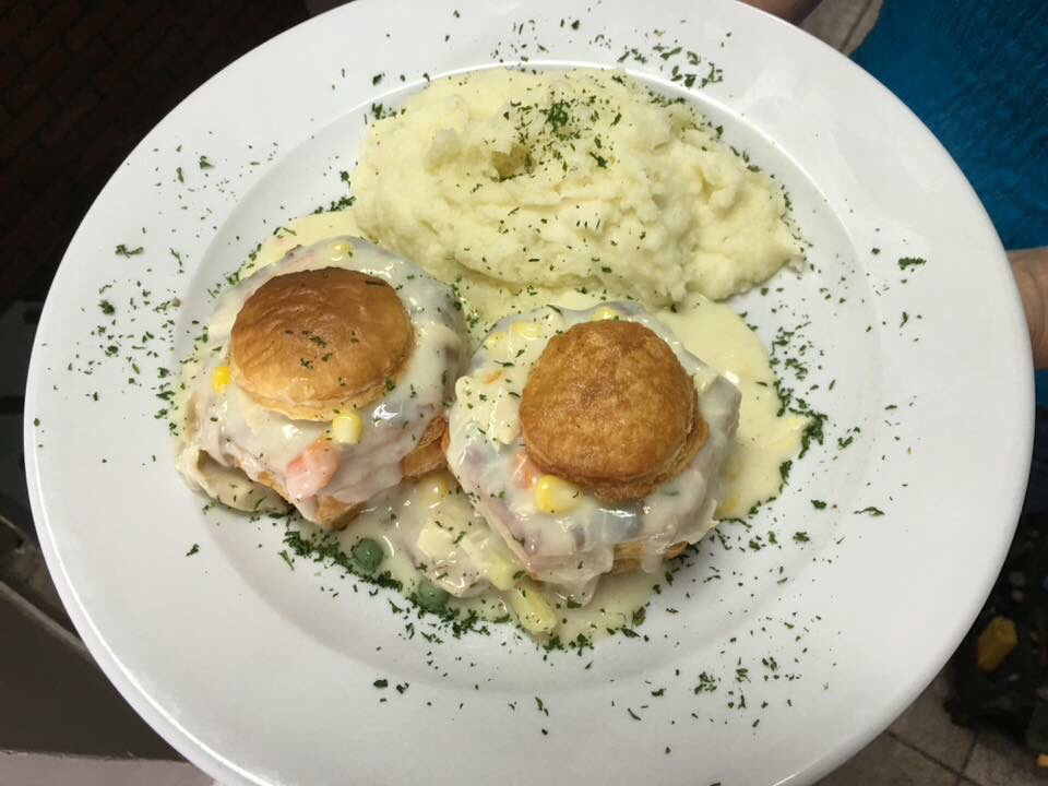 Restaurant Le St-Marc | 709 Rue Richelieu, Saint-Marc-sur-Richelieu, QC J0L 2E0, Canada | Phone: (450) 709-3339
