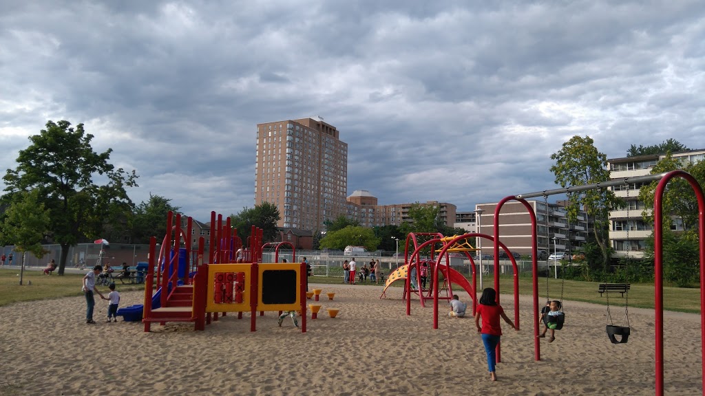 Leaside Park | 5 Leaside Park Dr, Toronto, ON M4H 1R1, Canada