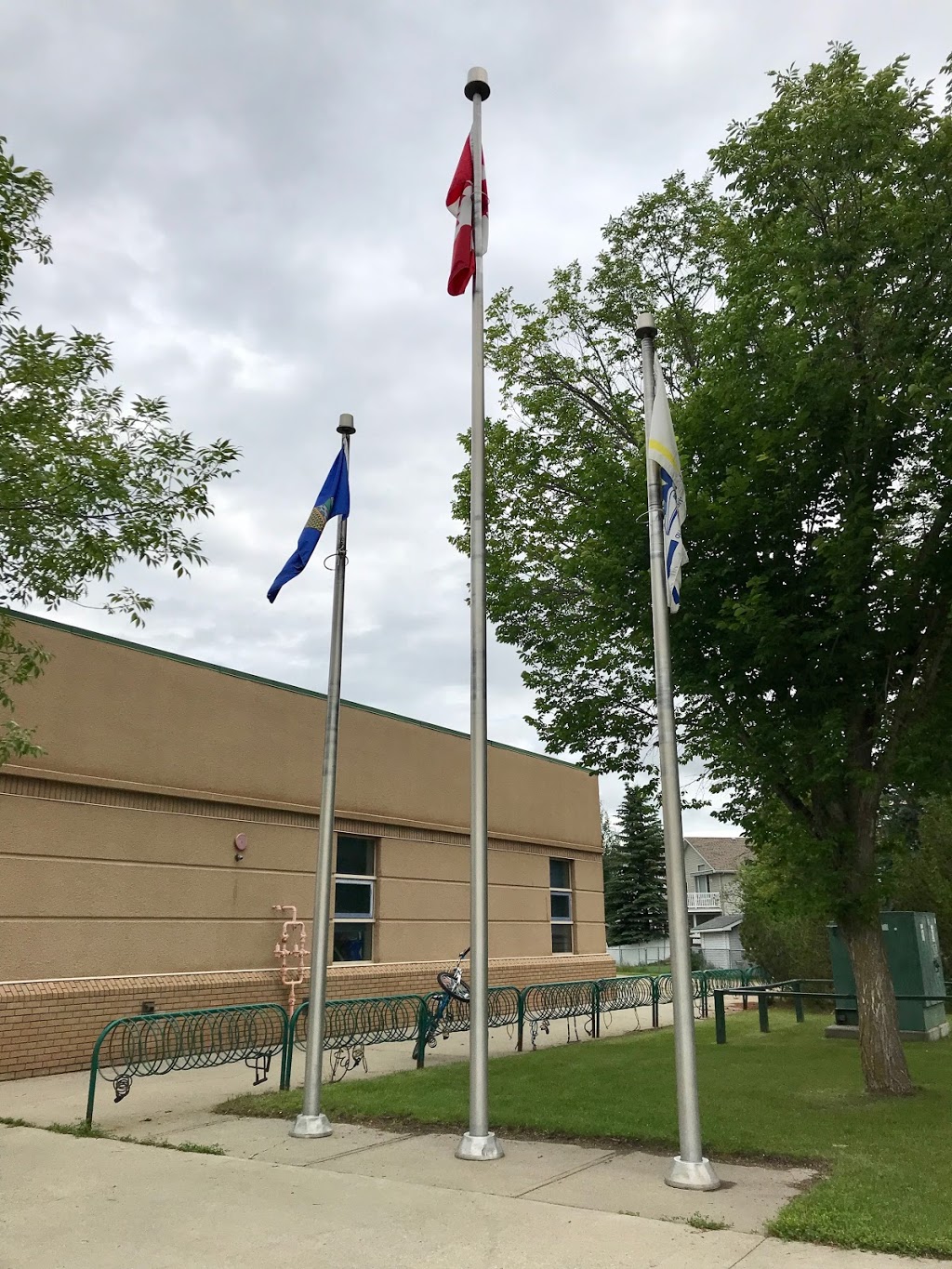 High Park School | 40 Highridge Way, Stony Plain, AB T7Z 1R6, Canada | Phone: (780) 963-2222