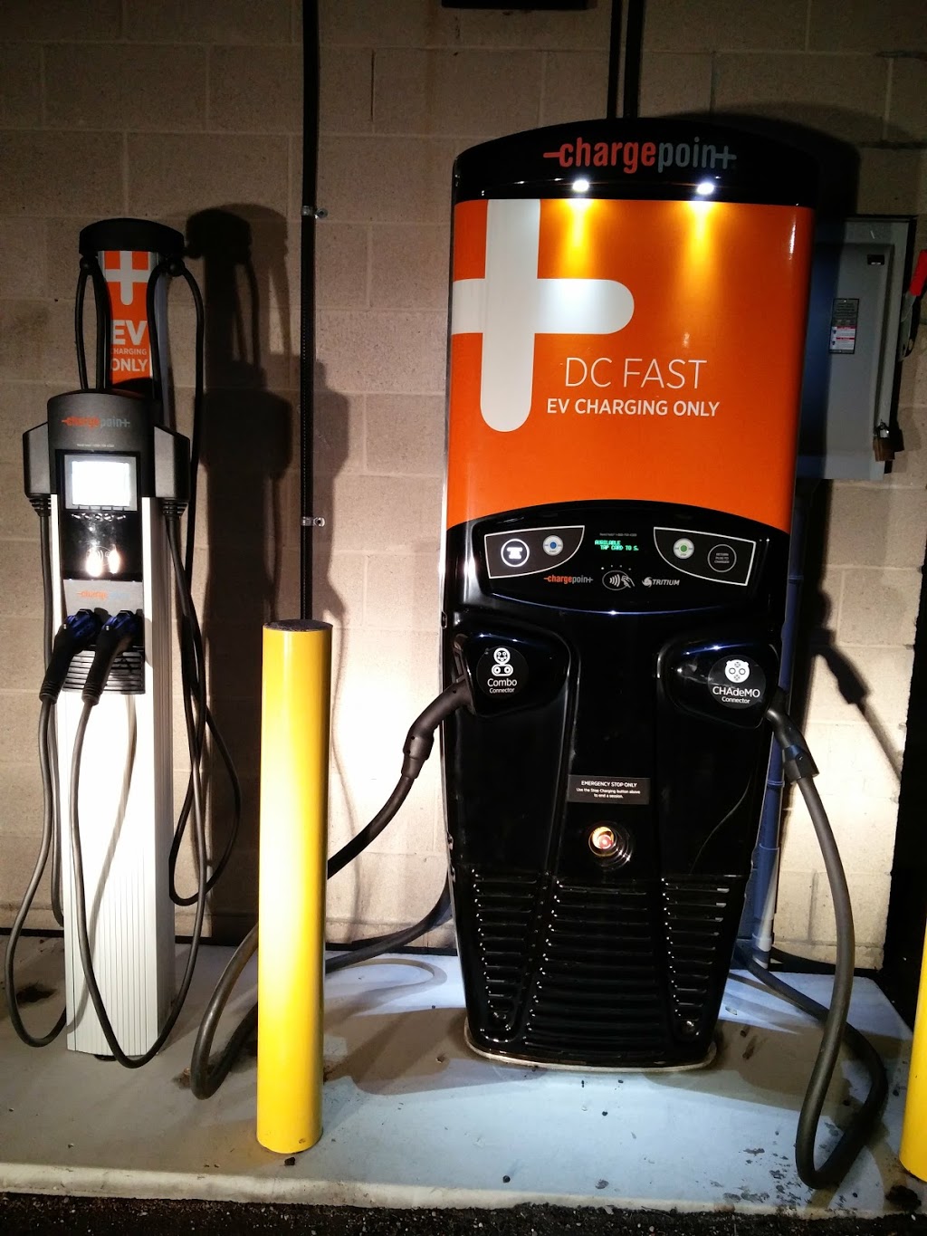 ChargePoint Charging Station | 2 Brown St S, Clifford, ON N0G 1M0, Canada | Phone: (888) 758-4389