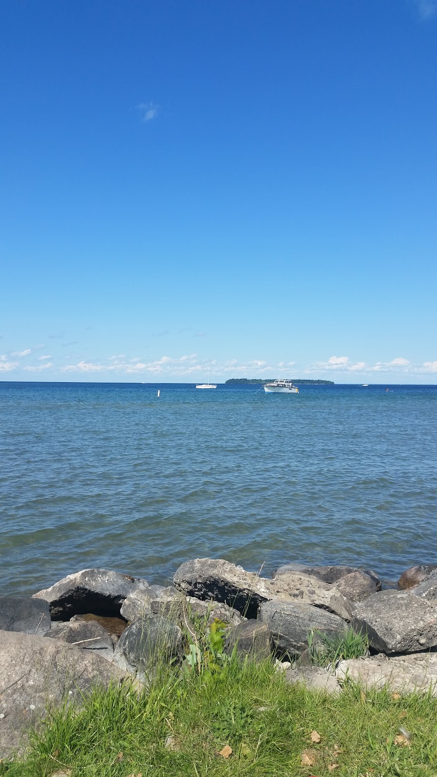 Innisfil Beach Park | 676 Innisfil Beach Rd, Innisfil, ON L9S 4H6, Canada | Phone: (705) 436-3710
