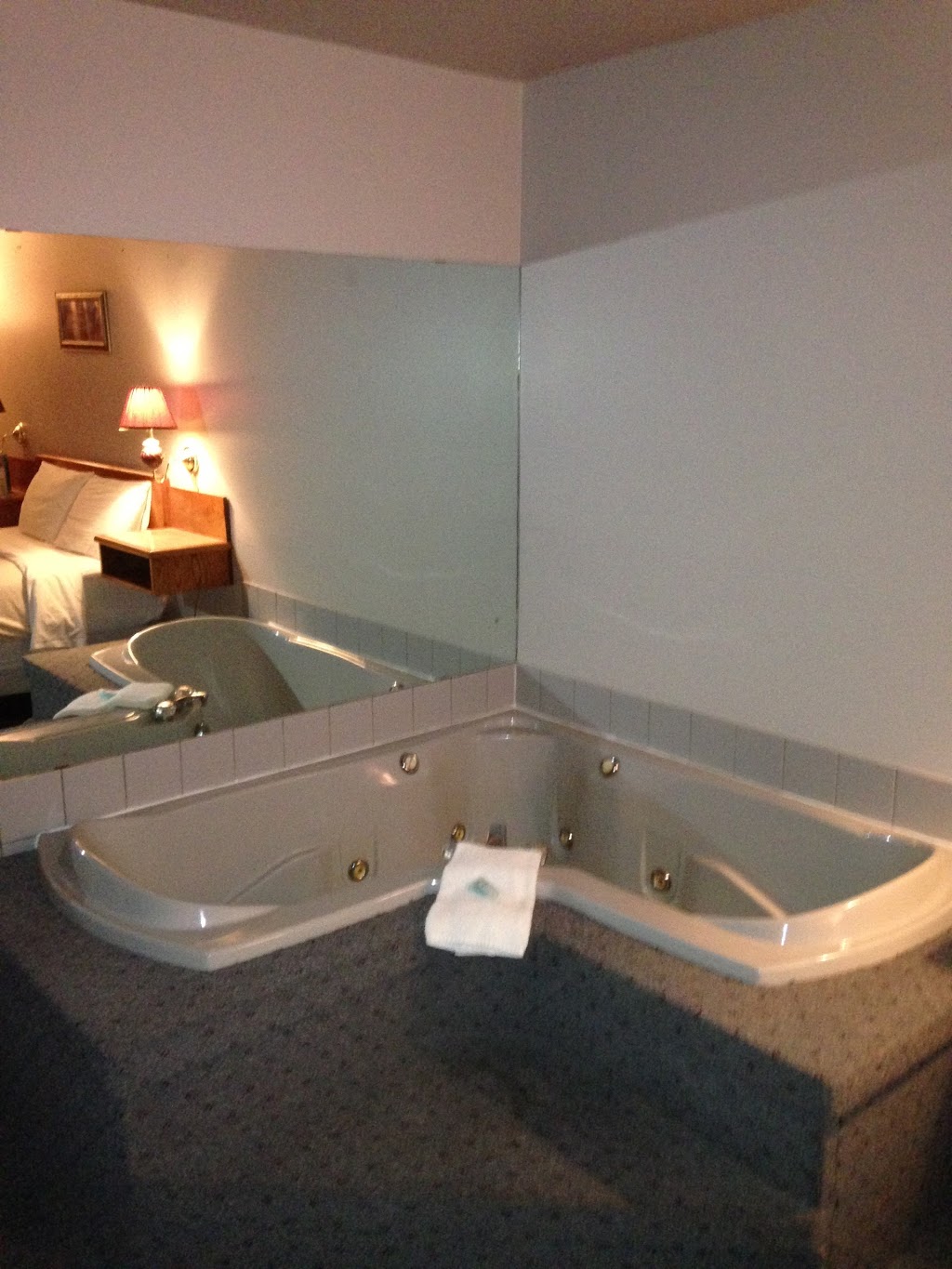 Motel Le Radisson de Val-David | 1480 QC-117, Val-David, QC J0T 2N0, Canada | Phone: (819) 322-2727