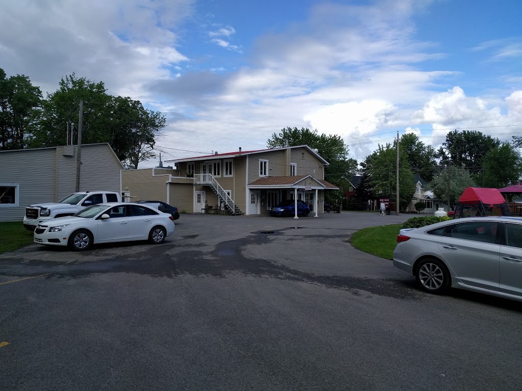Motel Villa DAutray | Lanoraie, QC J0K 1E0, Canada | Phone: (450) 836-3578
